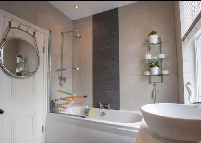 Beautiful 5 Bedroom House In Great Location.