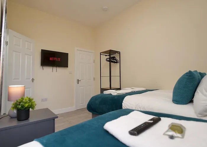 Hastings Manor - Free Netflix, Parking, Wifi & Private Garden