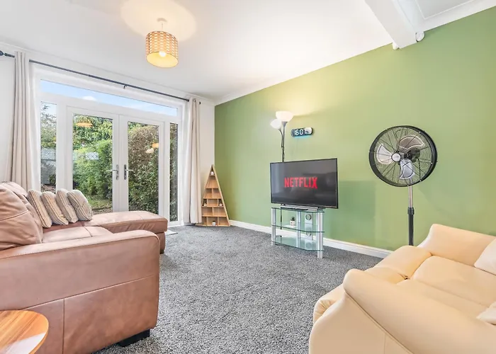 Awesome Coventry Home For Business Contractors And Suitable For Families With Free Parking 14Mins From Nec