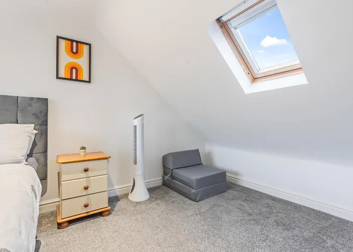 Awesome Coventry Home For Business Contractors And Suitable For Families With Free Parking 14Mins From Nec