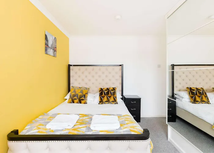 4-Bed Home For Contractors - Parking - Walk To Hospital