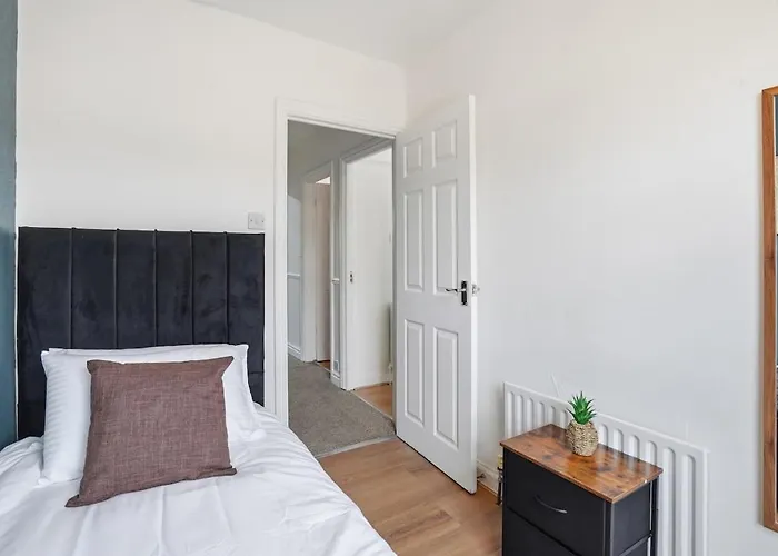 Coventry Contractor Hub - 4Br House With Free Parking And Patio